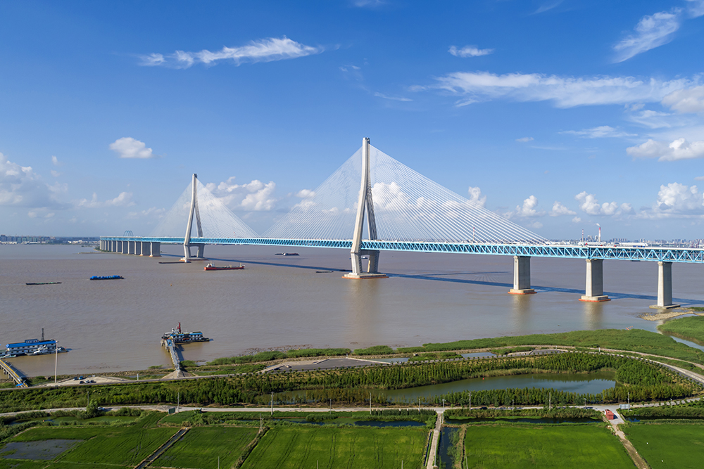 滬蘇通長(zhǎng)江大橋建成通車。.jpg